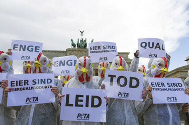 PETA Demonstration gegen Hühnerhaltung, Berlin