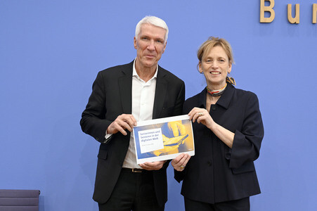 Bundespressekonferenz 'Seniorinnen und Senioren in der digitalen Welt' in Berlin