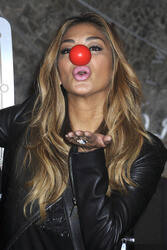 Nicole Scherzinger beleuchtet das Empire State Building in New York