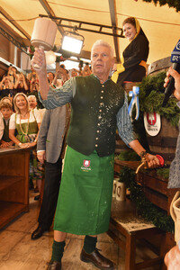 Wiesn Anstich im Schottenhamel Festzelt auf dem Oktoberfest 2025 in München