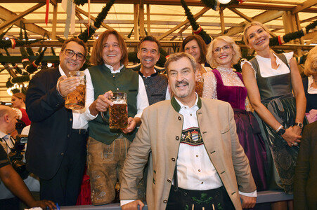 Wiesn Anstich im Schottenhamel Festzelt auf dem Oktoberfest 2025 in München