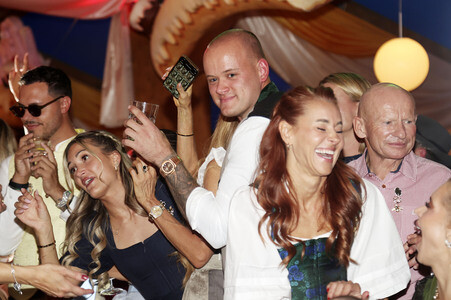 Cathy Hummels Wiesn-Bummel beim Oktoberfest 2026 in München