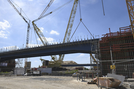 Arbeiten am Neubau der Brücke der B 101 bei Großenhain