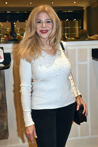 Theaterpremiere 'Wer schießt auf Frau Hummel?' in München