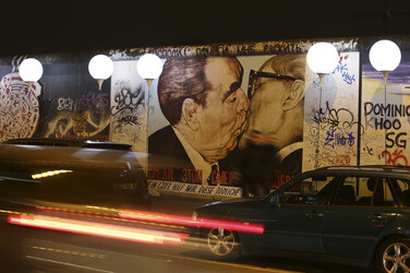 Lichtmauer aus Ballons, Berlin