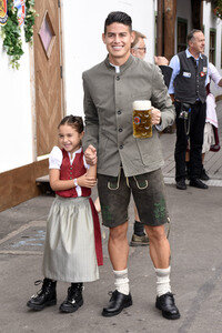 FC Bayern München Wiesnbesuch in Käfers Wiesn-Schänke auf dem Oktoberfest 2018 in München
