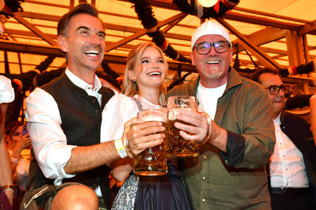 Wiesn Anstich im Schottenhamel Festzelt auf dem Oktoberfest 2026 in München