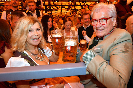 Wiesn Anstich im Schottenhamel Festzelt auf dem Oktoberfest 2026 in München