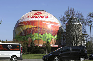 Zeiss-Großplanetarium Berlin als 30m großen Burger