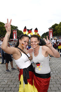 Fans beim UEFA-Fußball-Europameisterschaft 2016 Spiel Deutschland gegen Polen in Berlin