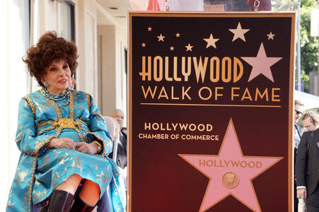 Gina Lollobrigida erhält einen Stern auf dem Hollywood Walk of Fame in Los Angeles