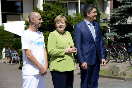 Angela Merkel besucht ein Altenheim in Paderborn