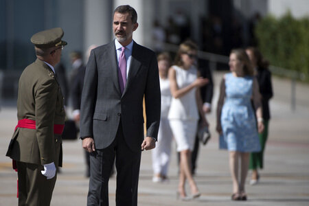 Königin Letizia und König Felipe beim Abflug am Flughafen Madrid-Barajas