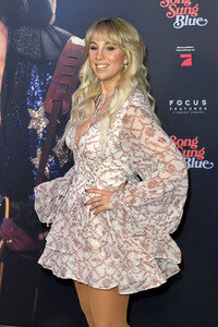 Filmpremiere 'Song Sung Blue' in Berlin