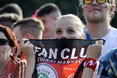 Fanmeile beim UEFA-Fußball-Europameisterschaft 2016 Spiel Deutschland gegen Nordirland in Berlin