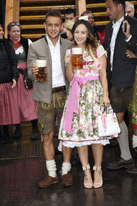 FC Bayern Team auf dem Oktoberfest in München