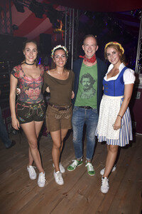 7. Vorwiesn bei Möbel Höffner in München