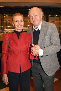 Theaterpremiere 'Wer schießt auf Frau Hummel?' in München