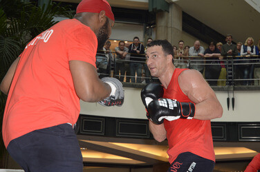 Wladimir Klitschko trainiert im Einkaufszentrum, Oberhausen