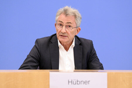 Bundespressekonferenz 'Sondervermögen für Infrastruktur - Mit Geld alleine kann man nicht bauen!' in Berlin