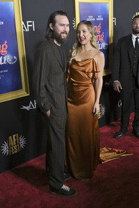 Closing Ceremony und Filmpremiere 'Song Sung Blue', AFI Fest 2025 in Los Angeles