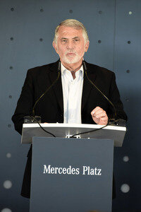 Spatenstich am Mercedes Platz in Berlin