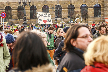 Gegendemonstration zu Pegida in Dresden