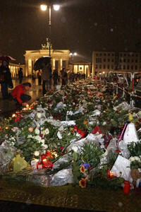 Berlin in Trauer um Opfer der Terroranschläge in Paris