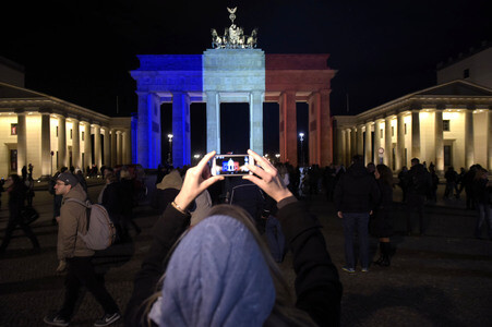 Berlin in Trauer um Opfer der Terroranschläge in Paris