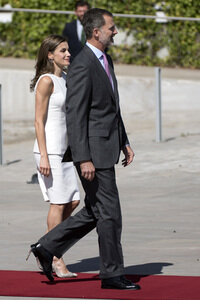 Königin Letizia und König Felipe beim Abflug am Flughafen Madrid-Barajas