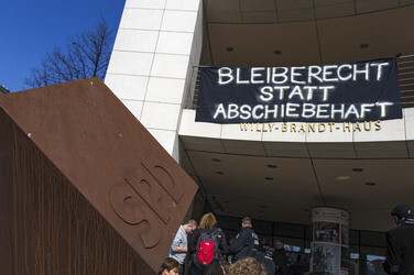 Aktivisten besetzen die Bundeszentrale der SPD, Berlin