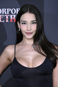 Filmpremiere 'Corporate Retreat' in Burbank