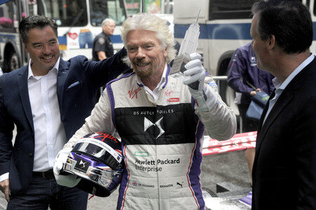 Empire State Building Lighting Ceremony mit Richard Branson in New York