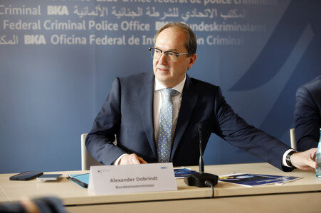 Pressekonferenz 'Bundeslagebilder Organisierte Kriminalität und Rauschgift' in Wiesbaden