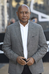 Ankunft von Raoul Peck auf dem San Sebastian International Film Festival 2025