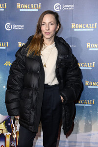 Premiere des 21. Original Roncalli Weihnachtscircus 2025 in Berlin