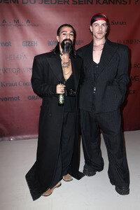 Ausstellungseröffnung 'Wer bist du in einem Raum, in dem du jeder sein kannst?' in Berlin