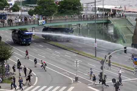 '#BlockG20 – colour the red zone!' Demonstration in Hamburg