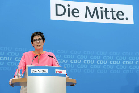 Pressekonferenz mit Angela Merkel und Annegret Kramp-Karrenbauer in Berlin