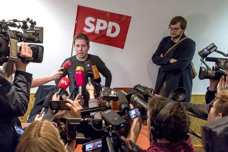 Kevin Kühnert auf NoGroKo-Werbetour in Berlin