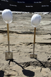 Spatenstich am Mercedes Platz in Berlin