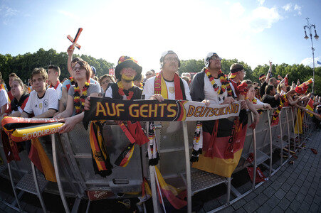 Fanmeile beim UEFA-Fußball-Europameisterschaft 2016 Spiel Deutschland gegen Nordirland in Berlin