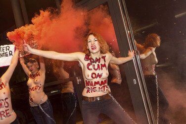 Femen Aktivistinnen stürmen das Bordell 'Artemis', Berlin