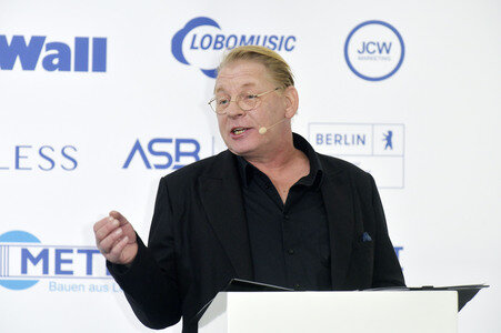 Offizielle Einweihung des Harald-Juhnke-Platzes in Berlin