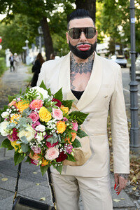 Theaterpremiere 'Der eingebildet Kranke' und 90. Geburtstag von Dieter Hallervorden in Berlin