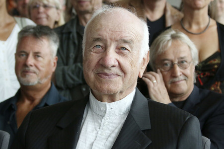 Ausstellungseröffnung 'Menschheitszirkus' in Ahrenshoop