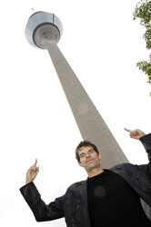 Bai Ling mit Entourage in Düsseldorf