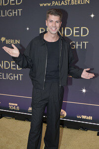 Weltpremiere der 'Blinded by Delight' Grand Show 2025 in Berlin