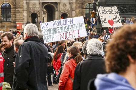 Gegendemonstration zu Pegida in Dresden