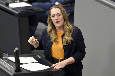 64. Sitzung des Deutschen Bundestages in Berlin